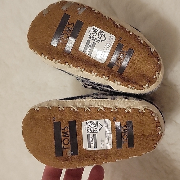 Toms Baby Booties - Picture 3 of 4